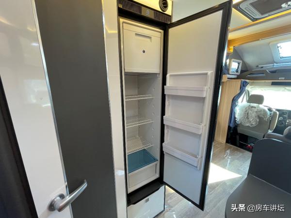 雲遊系列單拓展房車:大廠出品,國產依維柯官方指導價:41.49萬 雲遊系列單拓展房車:大廠出品,國產依維柯官方指導價:41.49萬