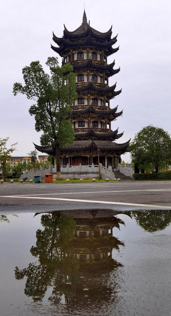 沒有古味的古鎮，風景倒也很美