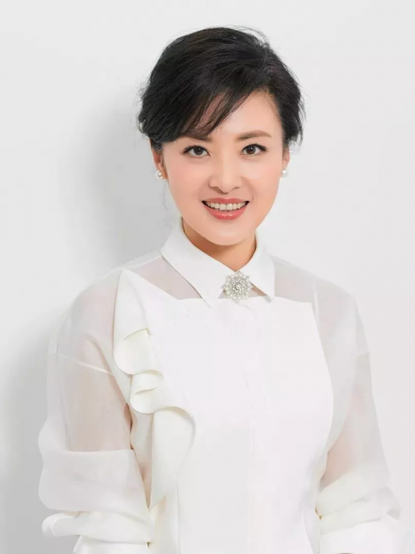 央視主持人周濤：知性幹練優雅美麗（珍藏版）