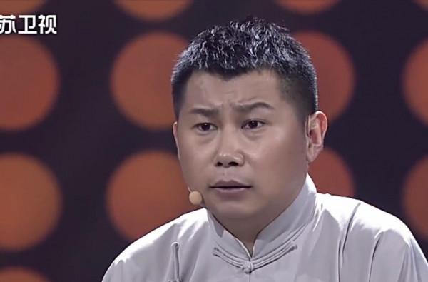 何雲偉發文喊郭德綱“老師”,曬和姜昆的合影,卻隻字不提侯耀華 何雲偉發文喊郭德綱“老師”,曬和姜昆的合影,卻隻字不提侯耀華