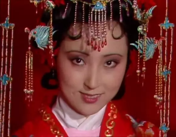 《紅樓夢》只知通靈寶玉?堪比珠寶展的大觀園,戴的珠寶大有來頭 《紅樓夢》只知通靈寶玉?堪比珠寶展的大觀園,戴的珠寶大有來頭