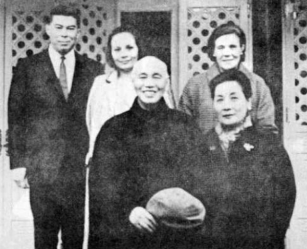 為嫁三婚男和父親鬧翻的蔣經國獨女——蔣孝章 為嫁三婚男和父親鬧翻的蔣經國獨女——蔣孝章