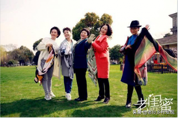 王馥荔等人出演的《老閨蜜》在央視播出，五位女主的平均年齡67歲