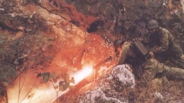 6次火燒越軍都不到10米，噴火兵支援偵察兵戰鬥，榮立一等功