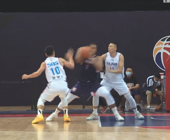 CBA傳來壞訊息！新科狀元重傷，無法行走，疑似膝蓋遭重創