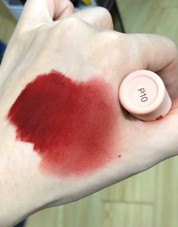 今年冬天流行的4支口紅，面板“暗黃”的女人塗，顯白又時髦高階