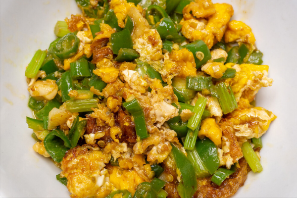 青椒炒雞蛋,先炒青椒還是先炒雞蛋?用對方法,青椒脆嫩雞蛋爽滑 青椒炒雞蛋,先炒青椒還是先炒雞蛋?用對方法,青椒脆嫩雞蛋爽滑