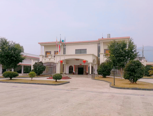 當地人說漢語用人民幣，遊客來到這裡，彷彿沒有出國