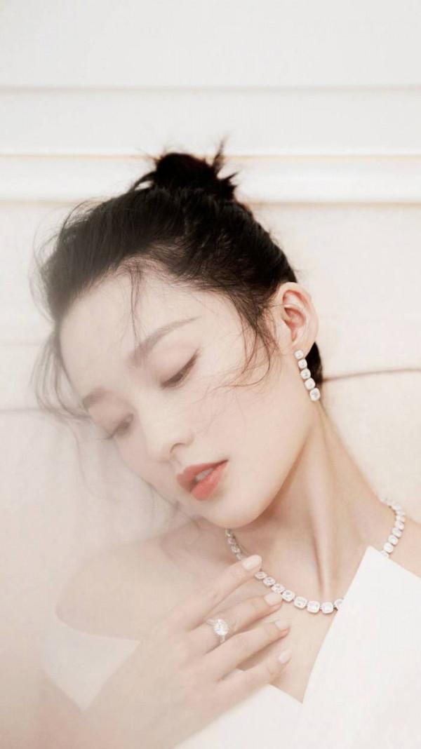 李沁 1990年出生於江蘇省 中國內地影視女演員