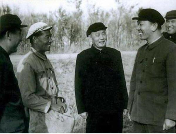 49年陶峙嶽在新疆通電起義，3位國軍將領堅決反對，他們結局如何