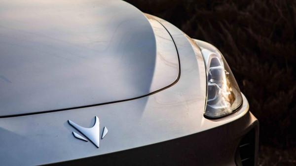 極狐阿爾法T對比Model Y，兩雄爭霸，誰才是冬季脫困翹楚？