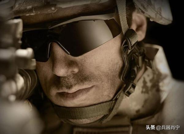 美國大兵酷愛“墨鏡”的背後:主要不是為了裝酷,眼睛防護很重要 美國大兵酷愛“墨鏡”的背後:主要不是為了裝酷,眼睛防護很重要