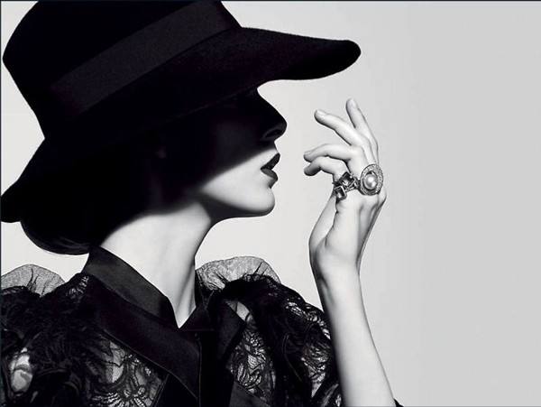 “嫁”這個字如其字形所示,意味著成為夫家的女人 “嫁”這個字如其字形所示,意味著成為夫家的女人