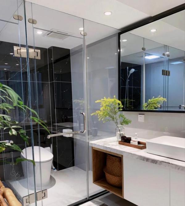 誠心建議：再買房一定買“橫廳”戶型，學她家裝成中古風，超有品