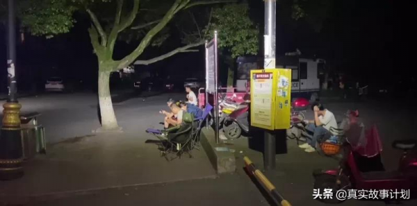 橫店群演的真實生活：日入百元，橫漂只買得起盒飯嗎