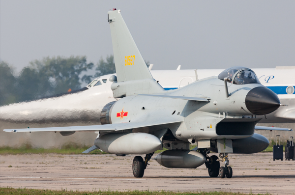 中國空軍的明智決定！放棄引進F16和幻影，國產殲10得以橫空出世
