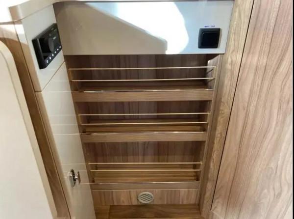 隆翠1號C638雙拓展旗艦版：銀白色車身科幻風拉滿 整合前沿黑科技