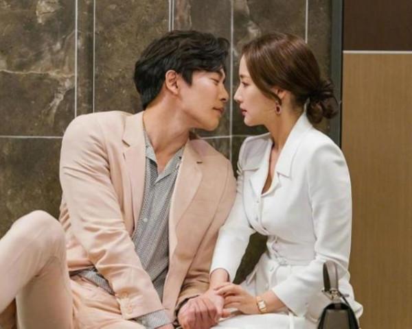 樸敏英:韓國勇於承認整容第一人,因與李敏鎬談戀愛被迫退圈2年 樸敏英:韓國勇於承認整容第一人,因與李敏鎬談戀愛被迫退圈2年