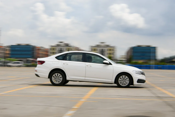 「實測」中、日、德家轎效能大比拼,這臺10萬級選手hold住全場 「實測」中、日、德家轎效能大比拼,這臺10萬級選手hold住全場