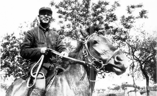 1946年，烈士陵園遭破壞，李啞巴含淚收集遺骨，林穎：軍民一家親