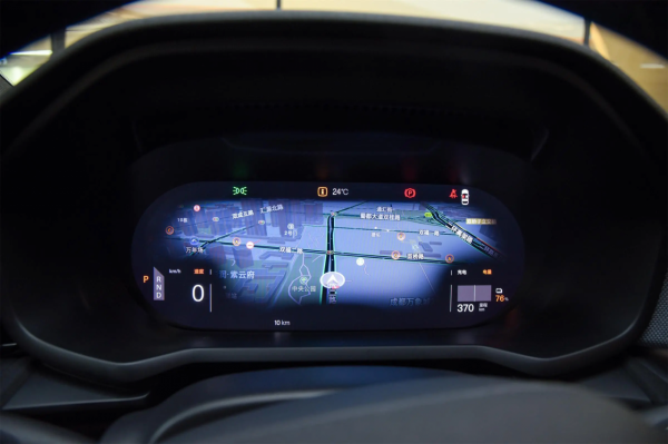 極星2：造型動感，5門5座掀背車，配231馬力，純電續航里程565km