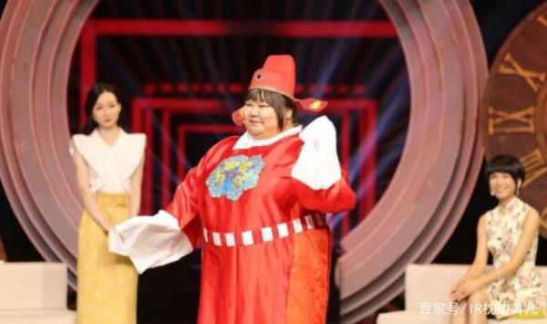 怕校花女友被搶走，從“國民女神”養到肥妞，將其餵食養到300斤