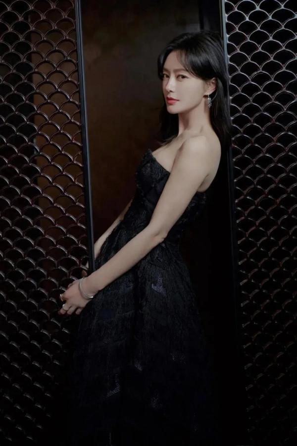 秦嵐的絕美照片，高雅端莊