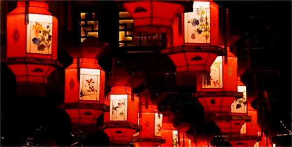 《紅樓夢》裡的中秋風俗，賈珍為什麼送賈母月餅和西瓜？