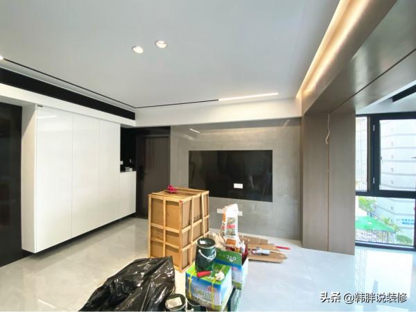 130㎡新房硬裝剛結束，還沒傢俱和軟裝，進門就是客廳真少見