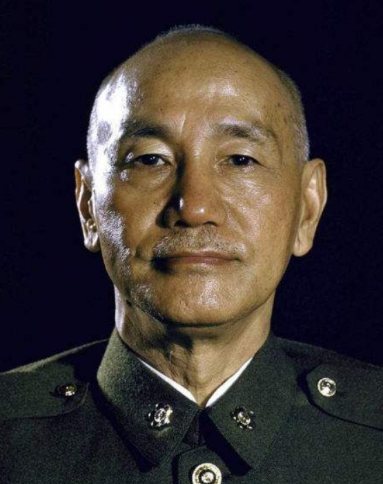 1949年，蔣介石正在別墅午睡，侍衛長推門而入：共軍衝破長江防線