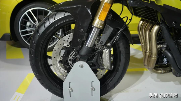 Benelli與領克推出聯名款摩托“燃金彈頭”
