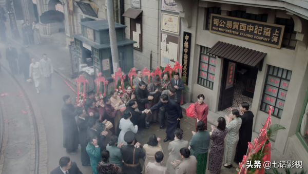 《突圍》為什麼要加入歷史戲?弄清人物關係,就知道編劇的用意了 《突圍》為什麼要加入歷史戲?弄清人物關係,就知道編劇的用意了