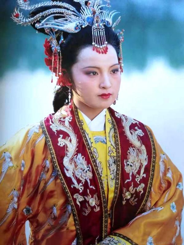 元春挺釵有太多不合理,背後藏著紅樓夢最大的政治秘密 元春挺釵有太多不合理,背後藏著紅樓夢最大的政治秘密