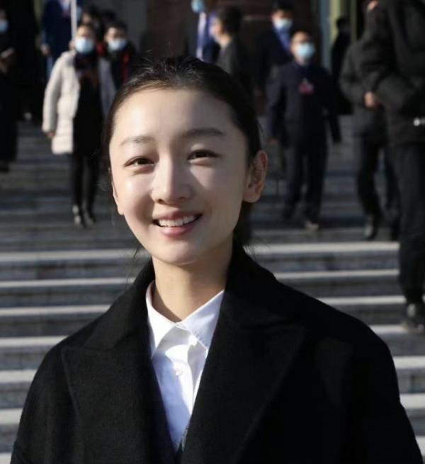 既不好看也不難看的女明星：程瀟素顏更清純，金晨笑容太僵硬