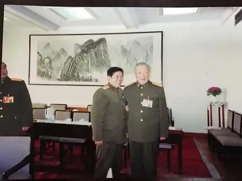 粟裕手下的連指導員，一槍沒開就活捉了千名敵軍，後成軍委副主席