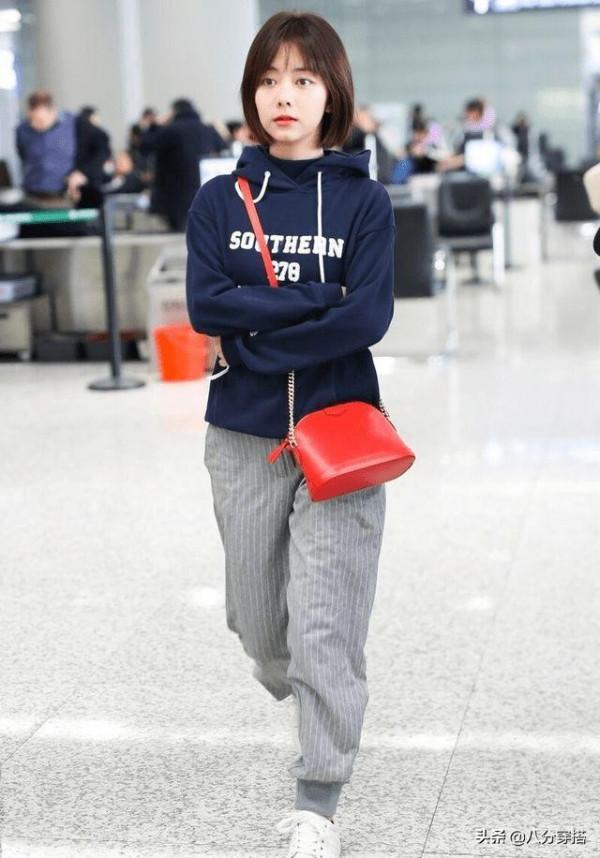 譚松韻才是小個子穿衣模板，藍色衛衣搭配運動褲，保暖舒適又時髦