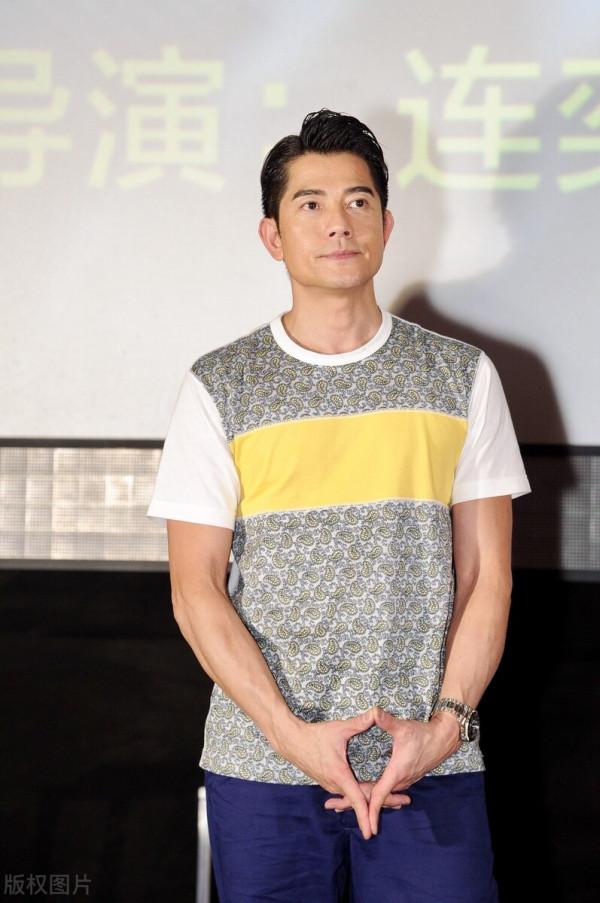 郭天王帶家人出門了