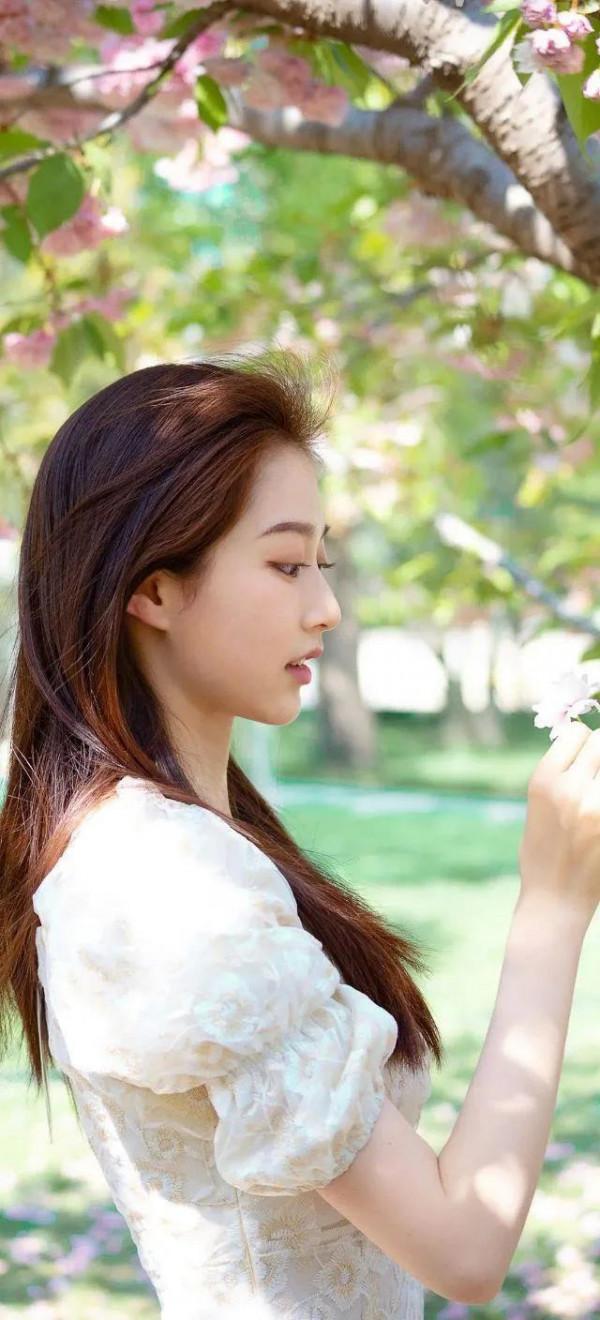 馮琳，主持界的新星