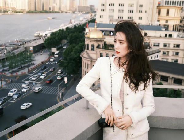 劉詩詩天台大片 這個畫風絕了