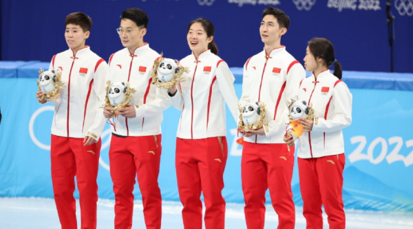 入鄉隨俗！荷蘭冠軍第一次吃麻辣燙，加拿大冠軍第一次見蹲坑廁所