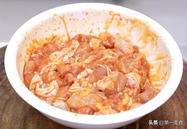 香辣雞塊怎麼做才好吃，原來選用辣椒有講究，廚師長詳細講解做法