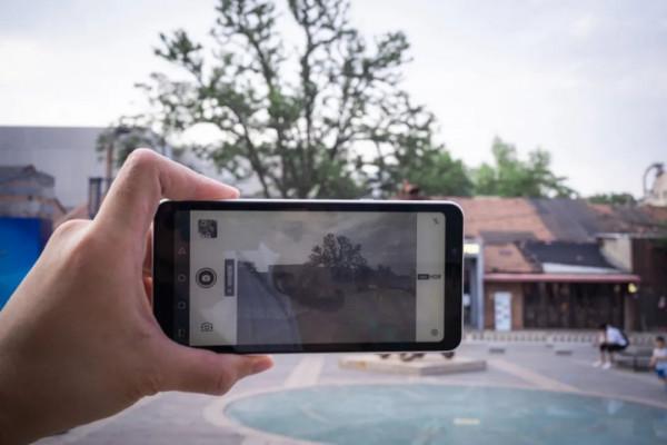 快2022年了，你怎麼還在用黑白屏手機？