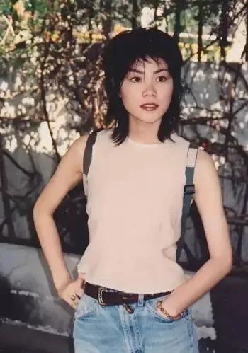 王菲VS張柏芝圖集：謝霆鋒上輩子拯救了銀河系啊