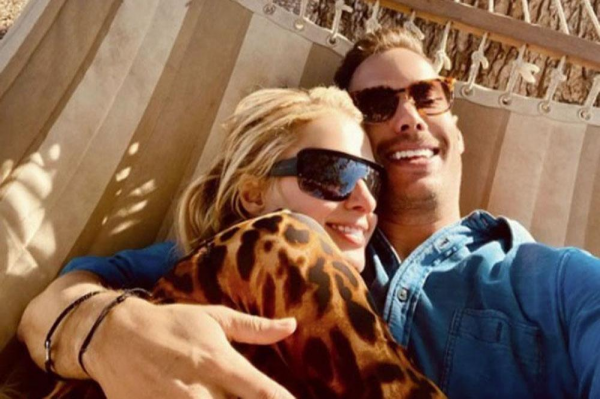 名媛希爾頓嫁了！甩14個富豪明星男友，曬千萬鑽戒，婚禮連辦三天