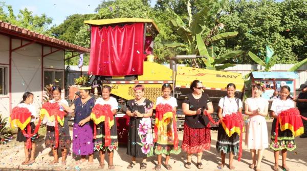 在這個太平洋島國，中國政府援建的公路建成通車
