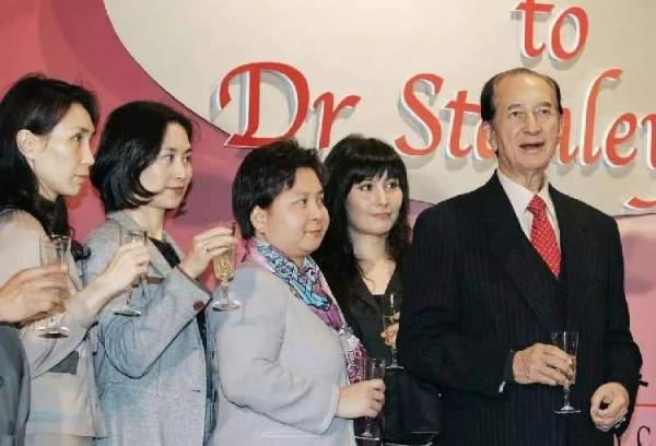 何超瓊跟陳百強沒在一起，其實跟何鴻燊沒關，他們之間並沒有愛情