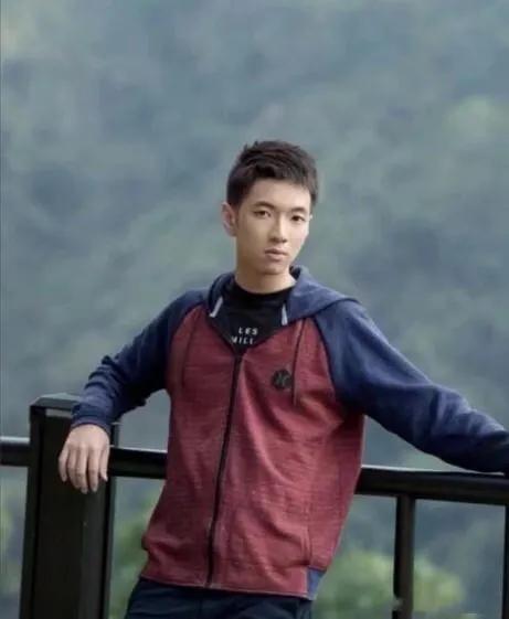 破舊的鄉村破屋