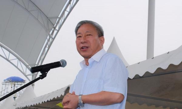 超生二胎改變命運！本是教書匠的他，被迫下海打拼出千億帝國