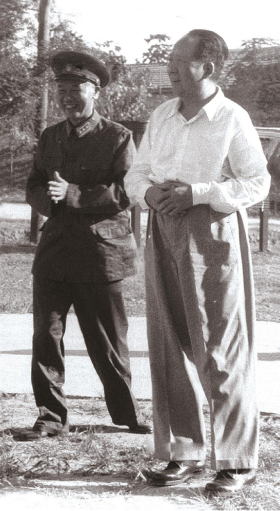 67年楊成武陪毛主席到上海，散步時，毛主席：陳再道現在在哪裡？