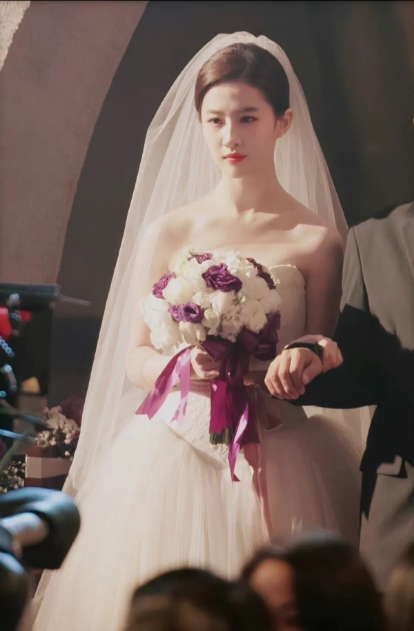 試問女生們，你們哪個能躲得了“婚紗的誘惑”呢？